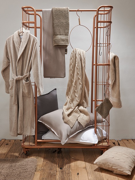 badjas Beaumont desert 034 beige, Winchester uni satin driftwood overtrek, Premium badgoed, Home 50 plaid sand 048 badmode,slaapkenner theo bot